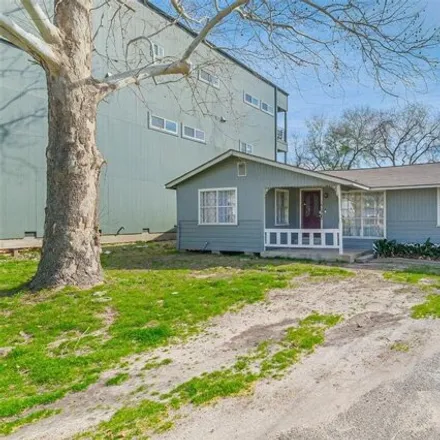 Rent this 3 bed house on 1610 West 21st Street in Houston, TX 77008