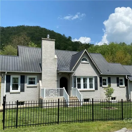 Buy this 3 bed house on 2544 Dellwood Road in Waynesville, NC 28786