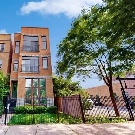 Buy this 3 bed condo on 3044 West Franklin Boulevard in Chicago, IL 60624