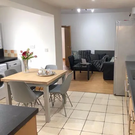 Rent this 6 bed townhouse on Universal Motors in Wyeverne Road, Cardiff