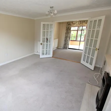 Image 3 - 14 Isaacs Close, Talbot Village, BH12 5HE, United Kingdom - House for rent