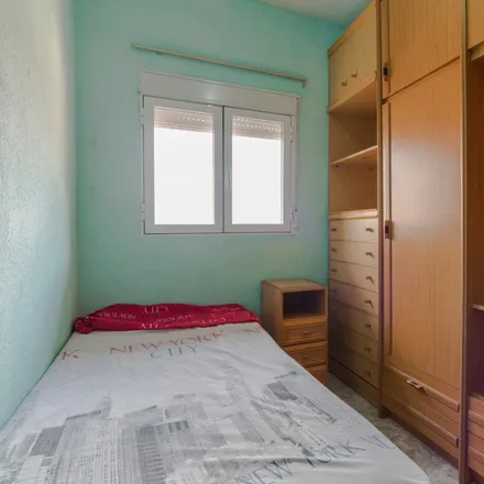 Rent this 3 bed room on Madrid in Colegio de Educación Infantil y Primaria República del Brasil, Avenida de los Fueros