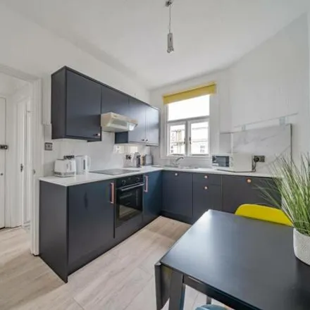 Rent this studio apartment on 24 Glenfield Terrace in London, W13 9JF