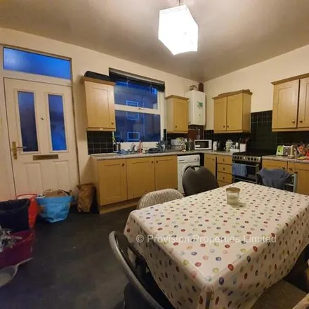 Image 2 - Back Beamsley Terrace, Leeds, LS6 1LP, United Kingdom - Townhouse for rent