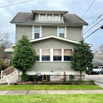 Buy this 3 bed house on 309 West 9th Street in Dover, OH 44622