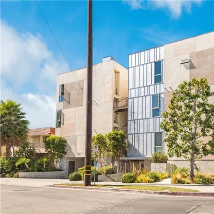 Rent this 3 bed condo on Vineyard Church Los Angeles in Pacific Avenue, Los Angeles
