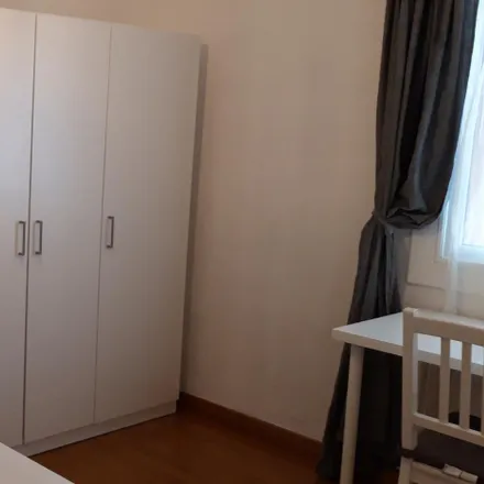 Rent this 2 bed room on Carrer de la Riera Blanca in 08903 l'Hospitalet de Llobregat, Spain