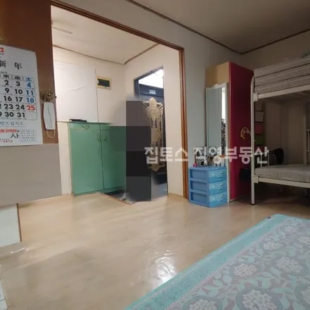 Rent this studio apartment on 서울특별시 마포구 망원동 421-34