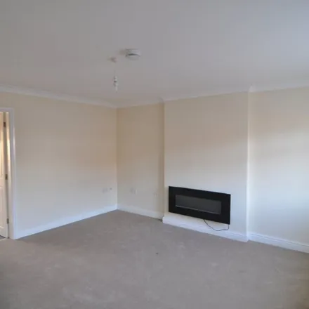 Rent this 3 bed duplex on Westfield Crescent in Thurnscoe, S63 0PT