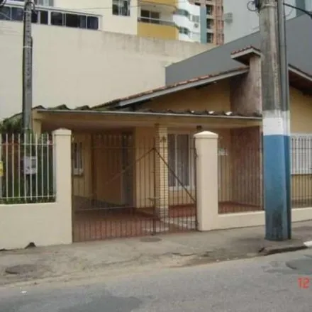 Rent this 4 bed house on Rua 1542 in Centro, Balneário Camboriú - SC