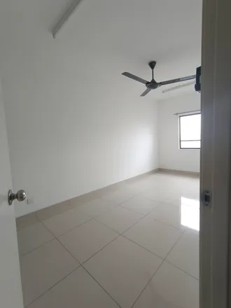 Rent this 3 bed apartment on Block A in Jalan Budiman 22/3, Section 22