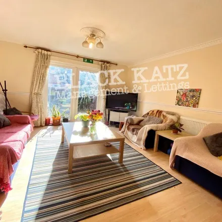 Rent this 4 bed house on Canterbury Place in London, SE17 3AH