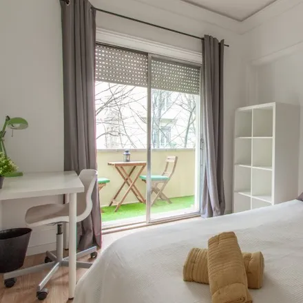 Rent this 9 bed room on Estrela do Parque in Rua Castilho, 1070-051 Lisbon