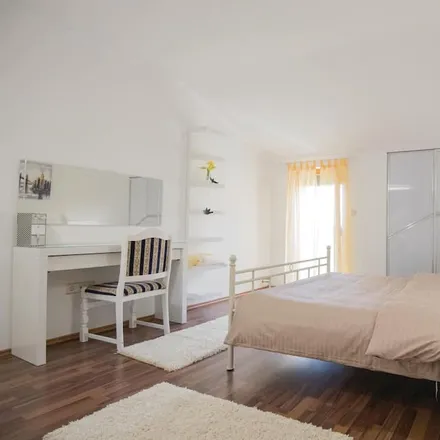 Rent this 5 bed house on Donji Vinjani in Split-Dalmatia County, Croatia