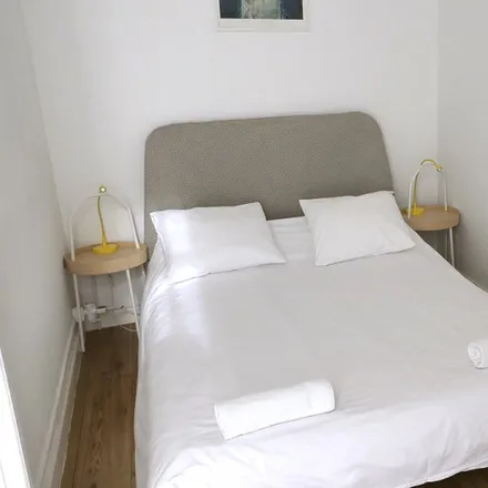 Rent this 3 bed room on Carrer del Doctor Trueta in 08001 Barcelona, Spain