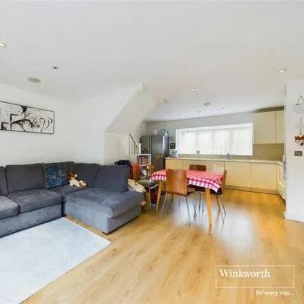 Image 4 - Fryent Grove, The Hyde, London, NW9 7HG, United Kingdom - House for sale