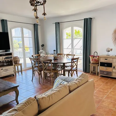 Rent this 4 bed house on 30220 Aigues-Mortes