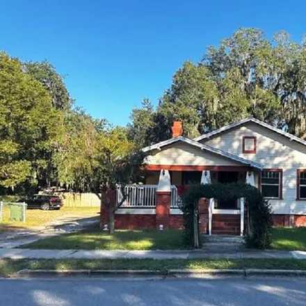 Buy this 6 bed house on 422 South 9th Street in Leesburg, FL 34748