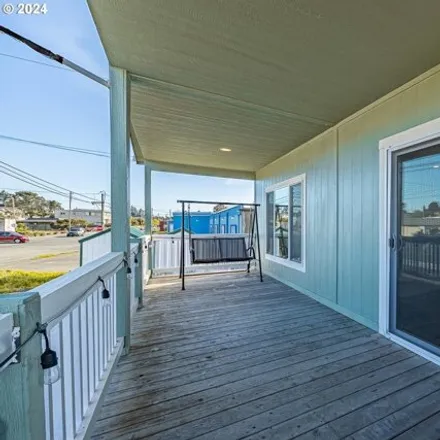 Image 8 - 126 North Wall Street, Coos Bay, OR 97420, USA - Apartment for sale