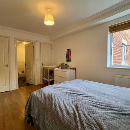 Rent this 2 bed apartment on Yorktown Road in Sandhurst, GU47 9EA