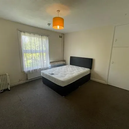 Image 2 - Priory Road, High Wycombe, HP13 6SL, United Kingdom - Apartment for rent