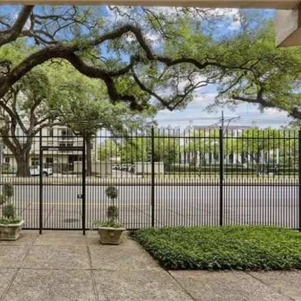Image 3 - 2511 Saint Charles Ave Apt 302, New Orleans, Louisiana, 70130 - Condo for sale