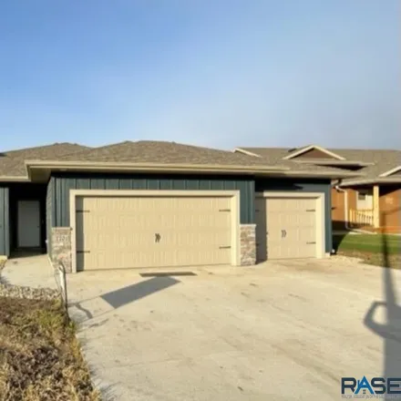 Buy this 3 bed house on I 29 in Sioux Falls, SD 57106