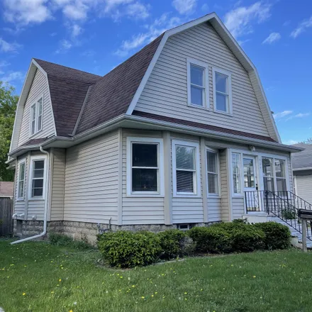 Buy this 4 bed house on 904 Howard Street in Green Bay, WI 54303