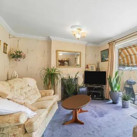 Image 2 - Feeches Road, Leigh on Sea, SS2 6TD, United Kingdom - House for sale