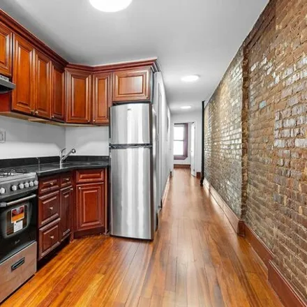 Image 2 - 114 East 4th Street, New York, NY 10003, USA - House for rent