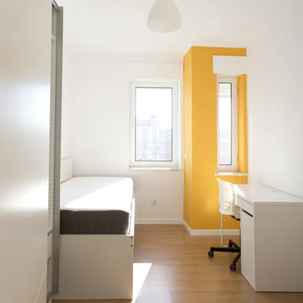 Rent this 5 bed room on Complexo Aqui Estuda-se in Rua Engenheiro Rodrigues de Carvalho, 1959-007 Lisbon