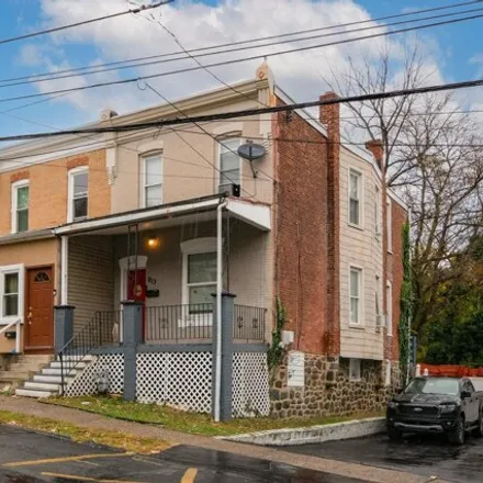 Image 2 - 955 Pine Street, Darby, PA 19023, USA - House for sale