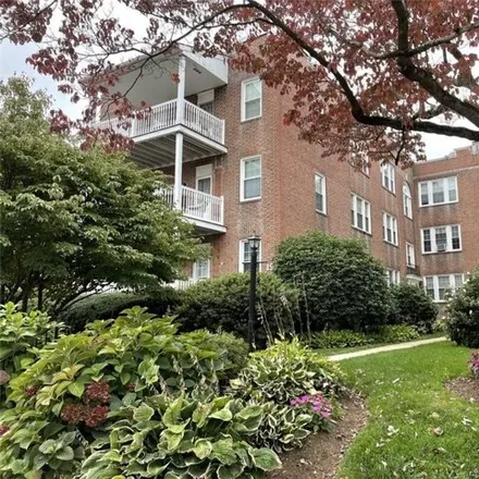 Rent this 2 bed condo on 19 Robin Road in Fernridge Place, West Hartford