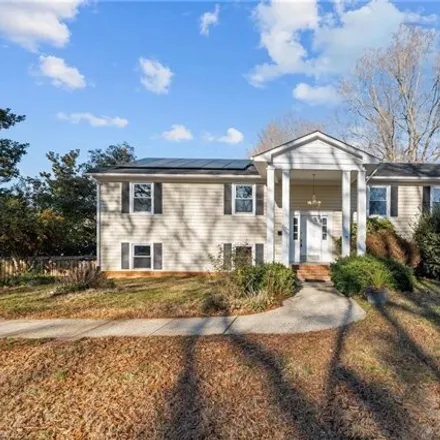 Image 1 - 2923 Armfield Avenue, Country Club Forest, Burlington, NC 27215, USA - House for sale