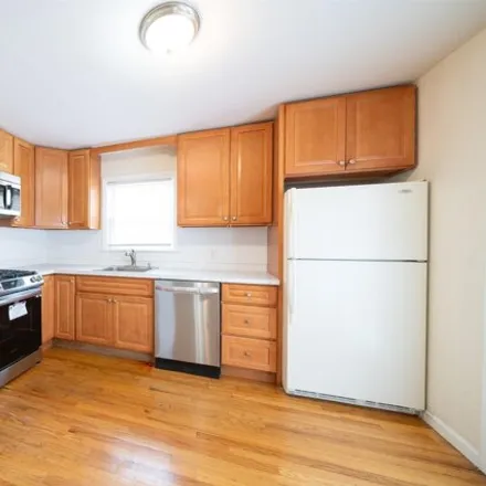 Image 2 - 194 Stegman Street, Jersey City, NJ 07305, USA - House for rent