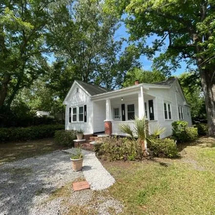Rent this 3 bed apartment on 279 Woodland Shores Road in Woodlawn, Charleston