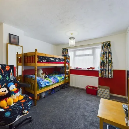 Image 6 - Monksfield, Northgate, RH10 1PJ, United Kingdom - Apartment for rent