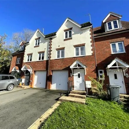 Buy this 4 bed townhouse on Common Lane in Kenilworth, CV8 2EQ