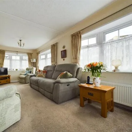 Image 5 - Iford Lane, Bournemouth, Christchurch and Poole, BH6 5RA, United Kingdom - House for sale
