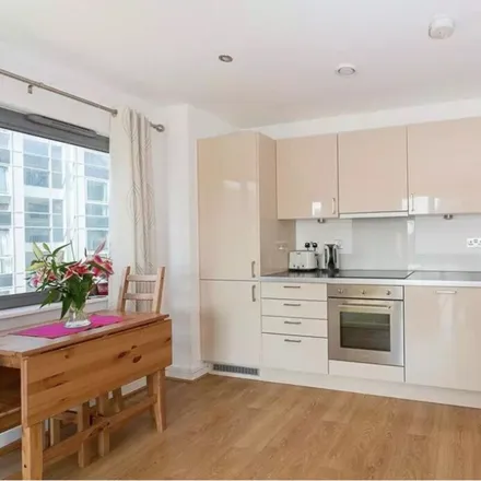 Image 4 - London, Burdett Estate, ENGLAND, GB - Apartment for rent