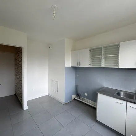 Rent this 2 bed apartment on Résidence les Coudrays in 78990 Élancourt, France