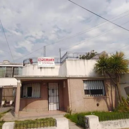 Buy this 2 bed house on Diagonal 170 - Concejal Centenario Calcagno 3379 in Villa Godoy Cruz, 1655 José León Suárez