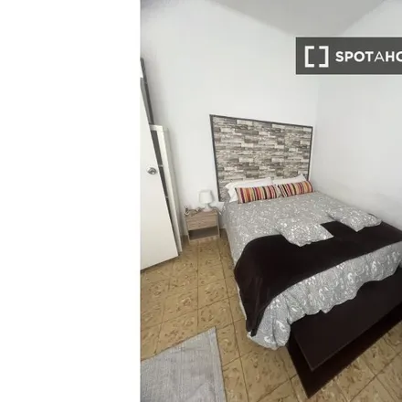 Rent this 3 bed room on Escola Cervantes in Carrer de Sant Pere Més Baix, 08001 Barcelona