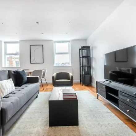 Rent this 3 bed apartment on 60 Queensway in London, W2 4SJ