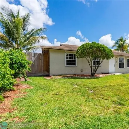 Image 2 - 8263 Southwest 7th Street, North Lauderdale, FL 33068, USA - House for sale