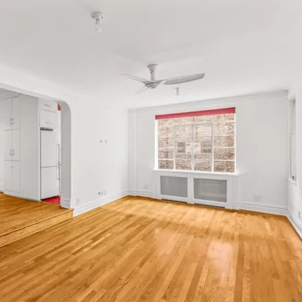 Image 3 - 29 West 65th Street, New York, NY 10023, USA - Condo for sale