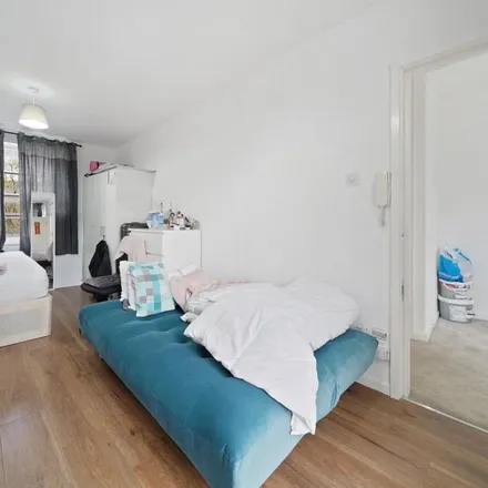 Rent this 3 bed apartment on 219 North Gower Street in London, NW1 2NR