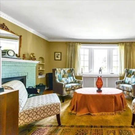 Image 2 - 33-30 149th Place, New York, NY 11354, USA - House for sale