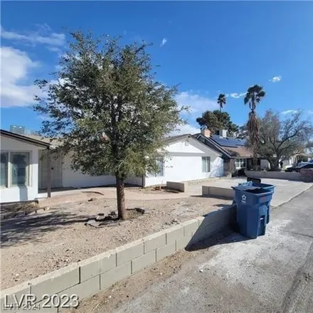 Image 6 - 1704 North Shadow Mountain Place, Las Vegas, NV 89108, USA - House for sale