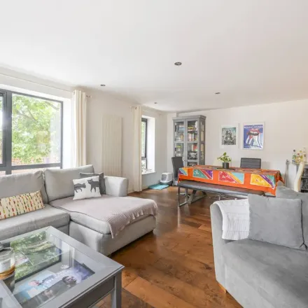 Rent this 4 bed apartment on North Dockside in Canary Wharf, London